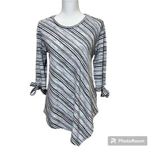 Two by Vince Camuto Striped Asymmetrical Top Tie Sleeves